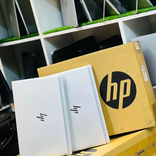 Hp Elitebook 840 G5 core i5, 16gb Ram and 256gb SSD