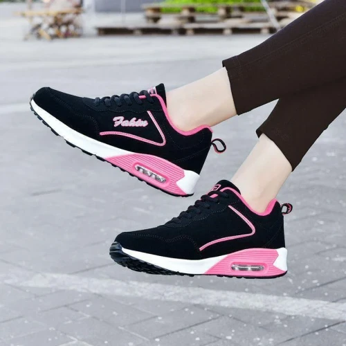Sneakers for ladies (sizes and colour vary)