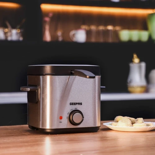 Geepas 1.5 ltrs Deep Fryer with Viewing Window, GDF36016, 2 Years Warranty