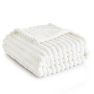 Soft white throw blanket from Bedsure!